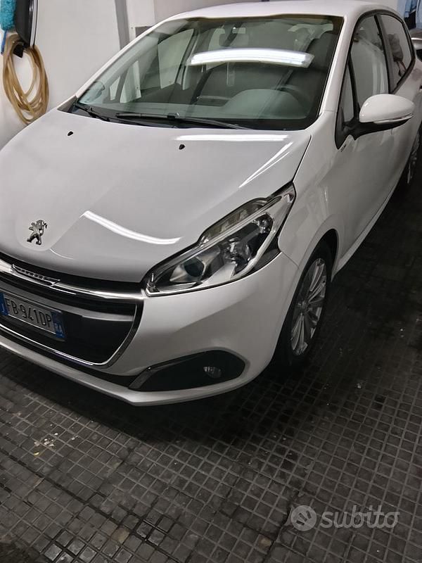 Usata Peugeot 208 Allure 75 CV (55 kW) 2016 Bianco Utilitaria