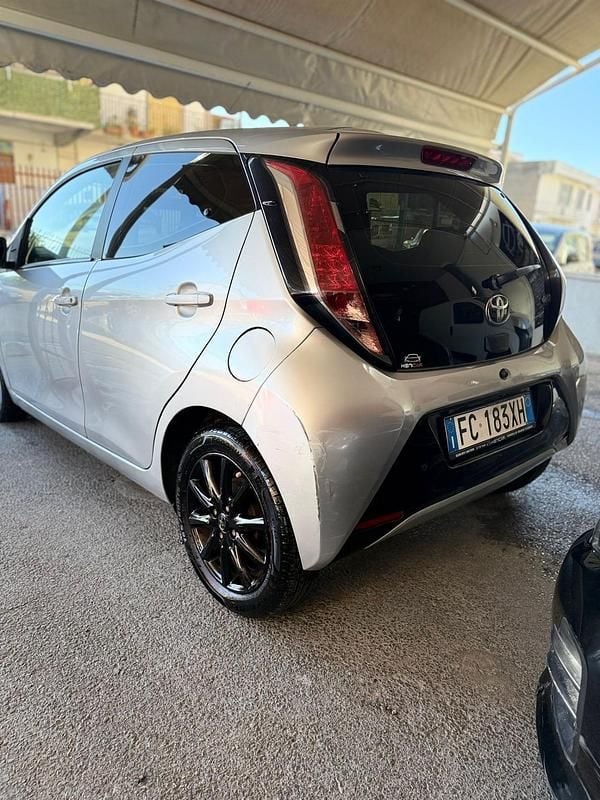 Usata Toyota Aygo X-play 69 CV (50 kW) 2016 Grigio Utilitaria