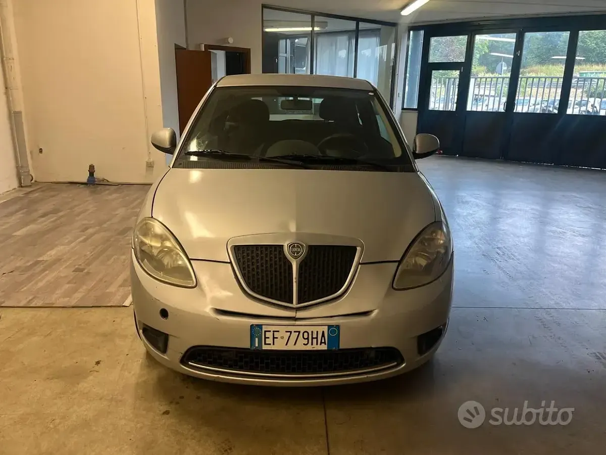 Usata Lancia Ypsilon 77 CV (56 kW) 2010 Grigio Utilitaria