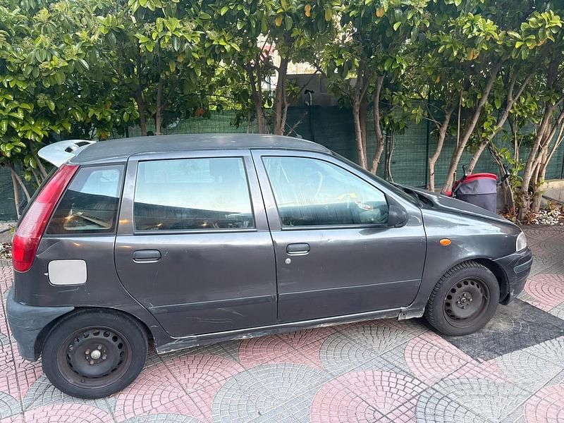 Usata Fiat Punto 57 CV (41 kW) 2004 Grigio Utilitaria