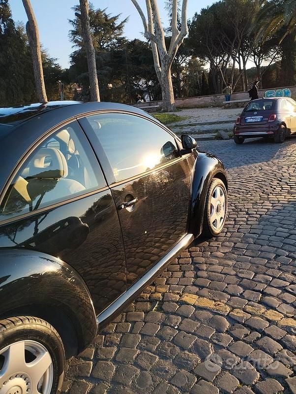 Usata VW New Beetle 116 CV (85 kW) 1998 Nero Utilitaria