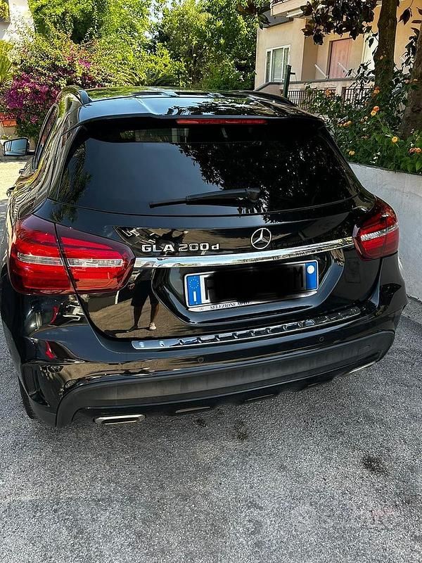 Usata Mercedes GLA200 Edition 136 CV (100 kW) 2018 Nero SUV