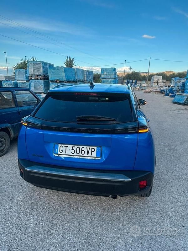 Usata Peugeot 2008 Allure 100 CV (73 kW) 2024 Blu SUV