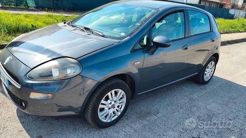 Usata Fiat Punto 77 CV (56 kW) 2012 Utilitaria