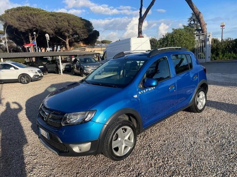 Blu Usata 2014 Dacia Sandero Prestige Due volumi | 5500 € (Ottimo prezzo) - Immagine 1/4