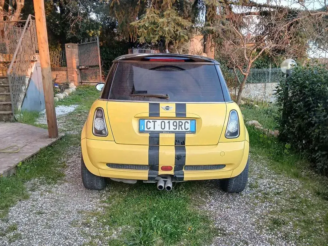 Usata Mini Cooper S 170 CV (125 kW) 2005 Giallo Utilitaria