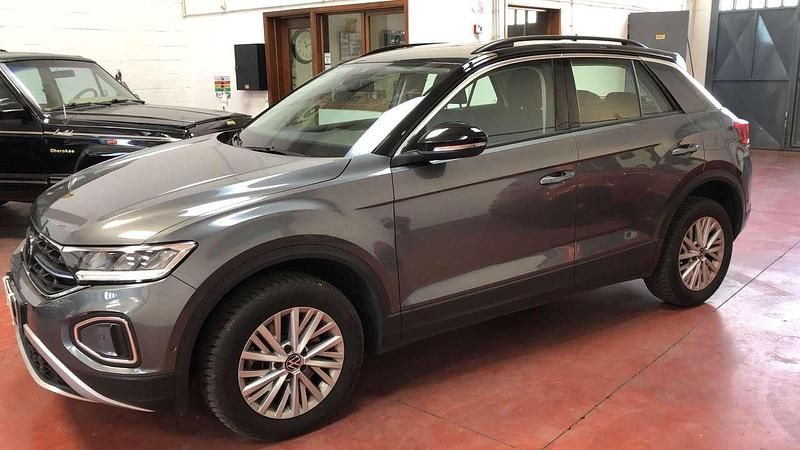 Usata VW T-Roc 150 CV (110 kW) 2023 Argento SUV