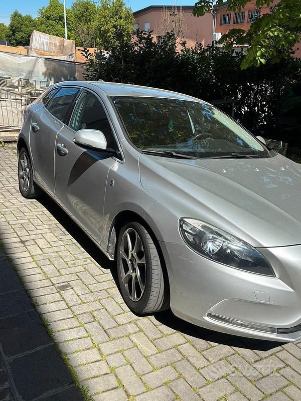 Gebraucht Volvo V40 115 PS (84 kW) 2015 Grau Limousine