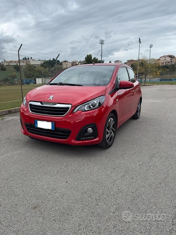 Usata Peugeot 108 Active 72 CV (52 kW) 2021 Rosso Utilitaria