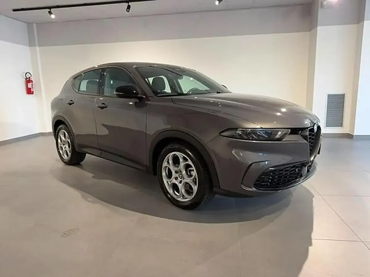 Usata Alfa Romeo Tonale 131 CV (96 kW) 2023 Grigio scuro SUV