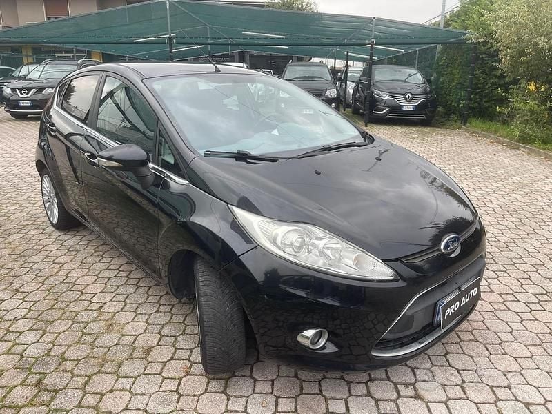 Usata Ford Fiesta Titanium 97 CV (71 kW) 2011 Nero Utilitaria