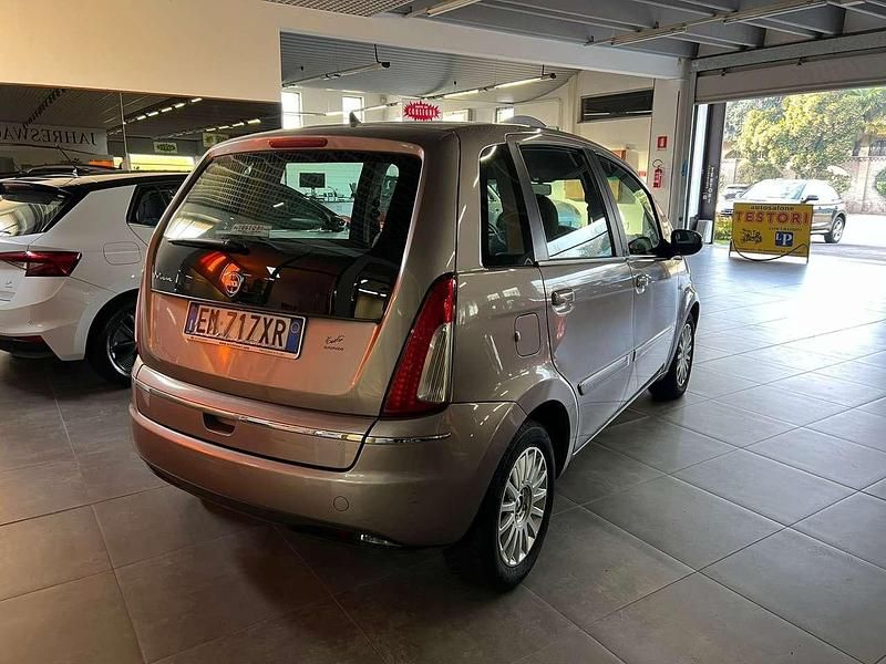 Usata Lancia Musa Gold 95 CV (69 kW) 2012 Grigio Monovolume