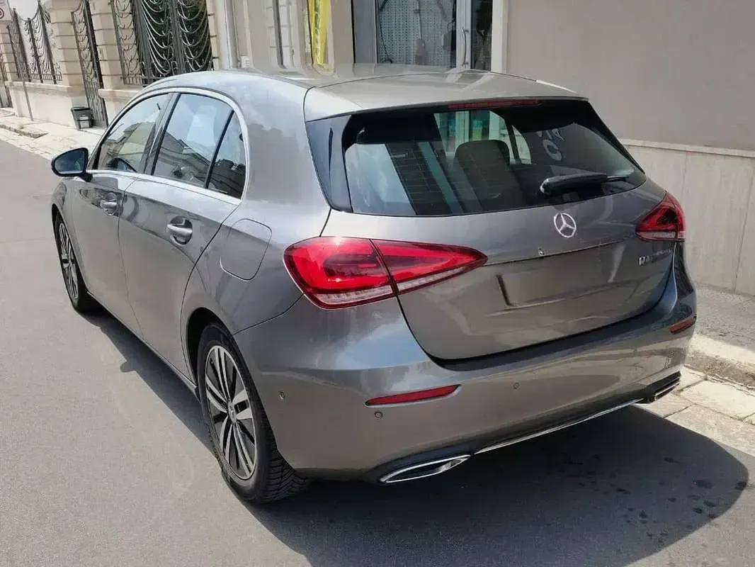 Usata Mercedes A180 Premium 116 CV (85 kW) 2021 Grigio Berlina