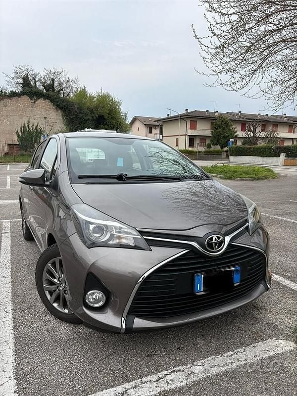 Usata Toyota Yaris 2017 Grigio Utilitaria