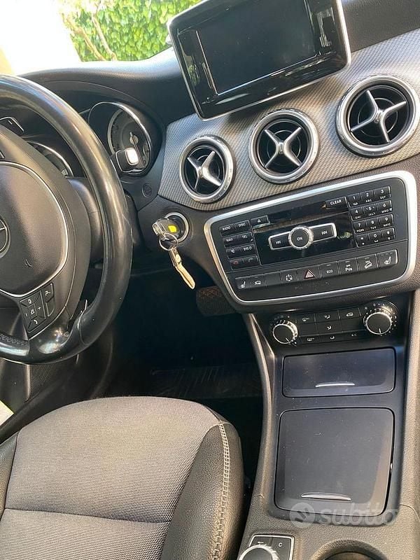 Usata Mercedes GLA200 Premium 136 CV (100 kW) 2014 Grigio SUV