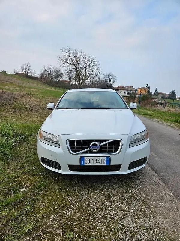 Usata Volvo V70 136 CV (100 kW) 2010 Bianco Station wagon