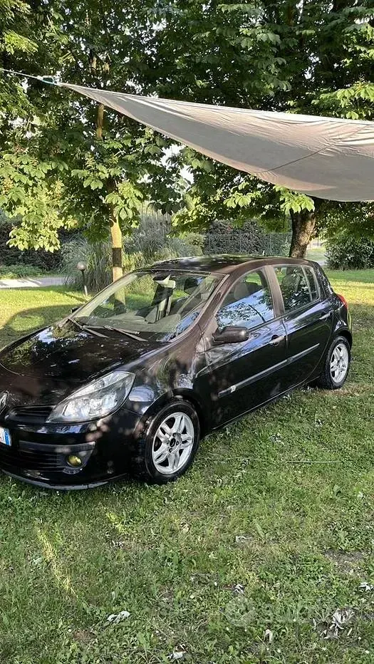 Usata Renault Clio III 75 CV (55 kW) 2007 Nero Berlina