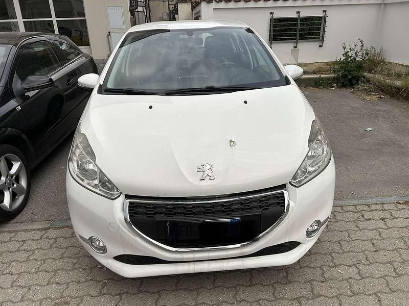 Begagnad Peugeot 208 Allure 82 HK (60 kW) 2016 Vit Halvkombi