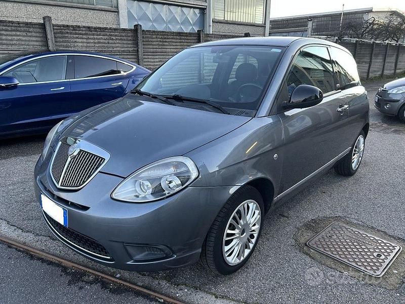 Usata Lancia Ypsilon 69 CV (50 kW) 2011 Grigio Utilitaria