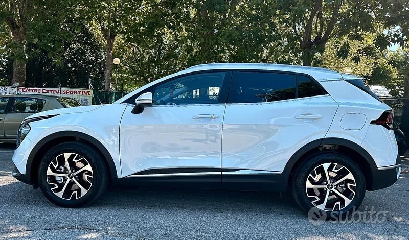 Usata Kia Sportage Style 180 CV (132 kW) 2025 Bianco SUV