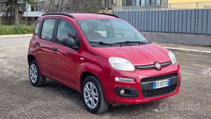 Usata Fiat Panda Lounge 80 CV (58 kW) 2013 Rosso Utilitaria