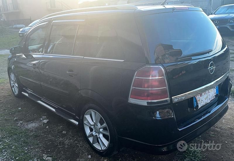 Usata Opel Zafira 2006 Nero Monovolume