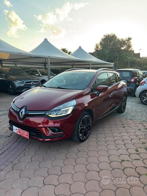 Usata Renault Clio GrandTour Zen 90 CV (66 kW) 2017 Rosso Station wagon