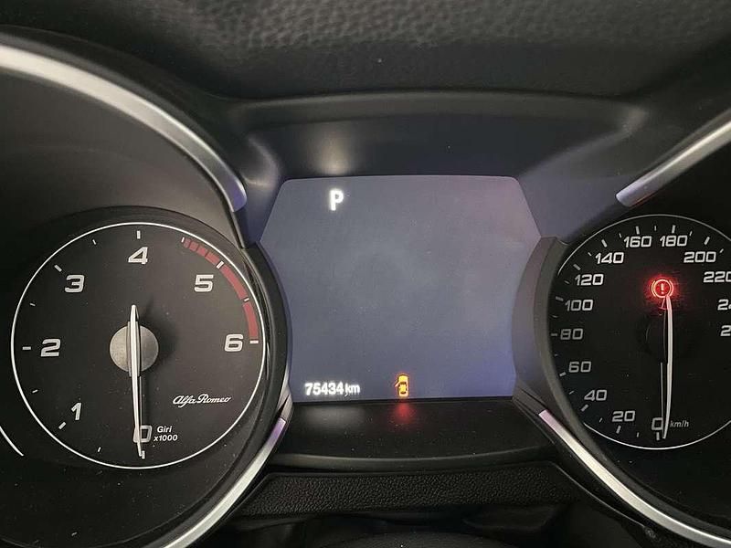 Usata 2019 Alfa Romeo Stelvio Executive SUV | 22.500 € (Ottimo prezzo) - Immagine 1/4