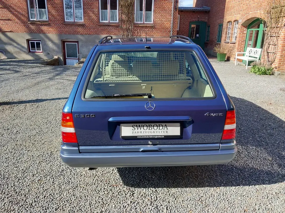 Usata Mercedes E300 180 CV (132 kW) 1994 Blu Station wagon