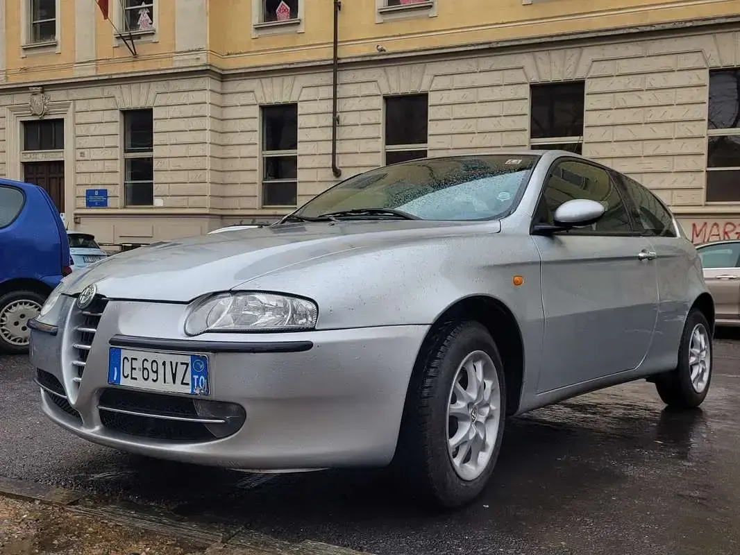 Usata Alfa Romeo 147 105 CV (77 kW) 2002 Utilitaria