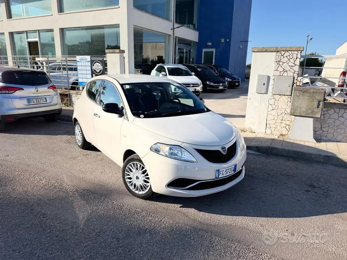 Usata Lancia Ypsilon Silver 69 CV (50 kW) 2017 Beige Utilitaria