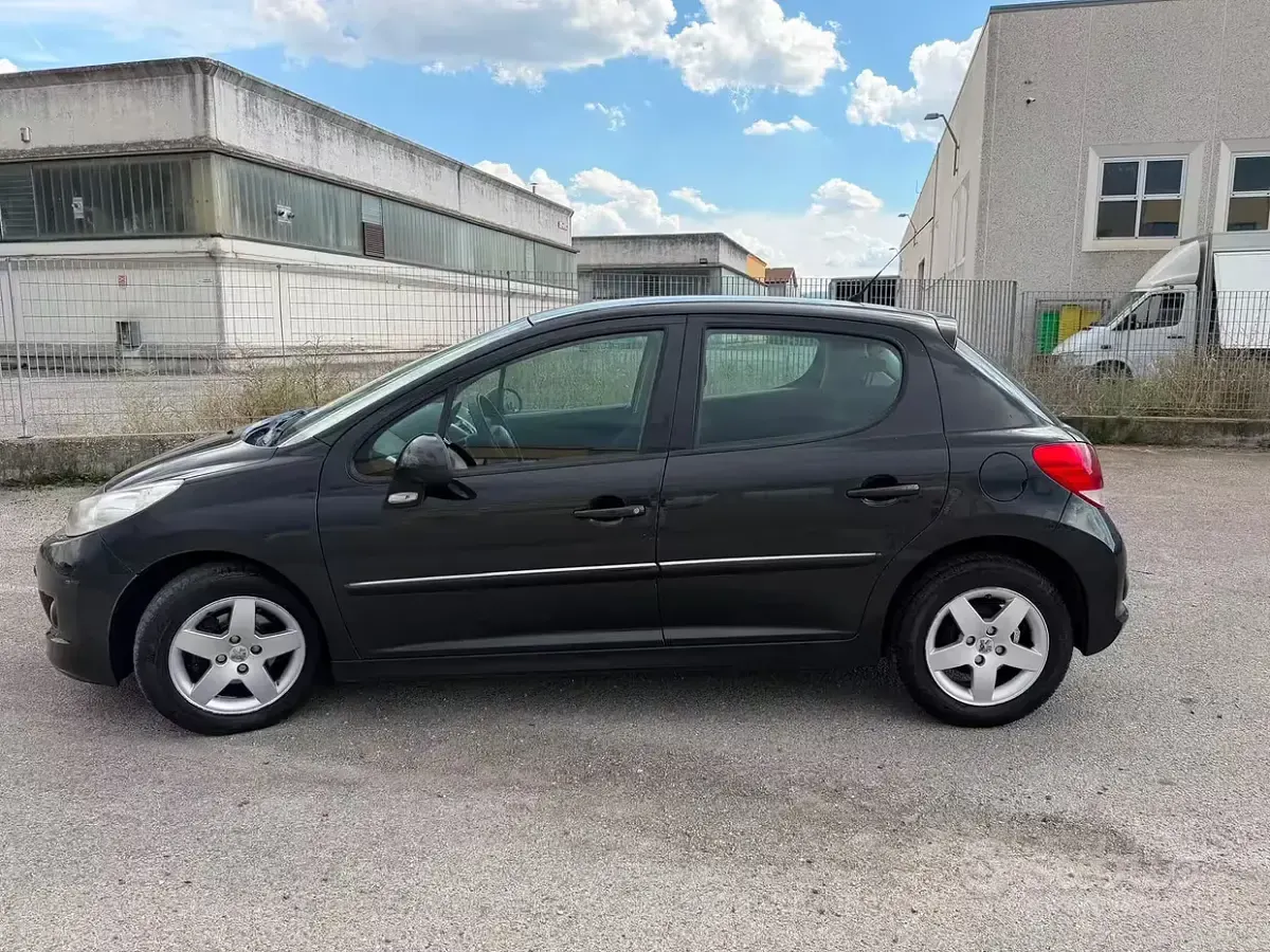 Usata Peugeot 207 68 CV (50 kW) 2011 Nero Berlina