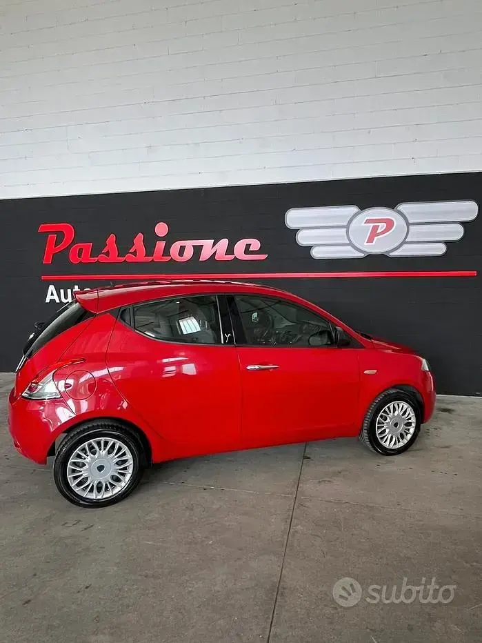 Usata Lancia Ypsilon 69 CV (50 kW) 2016 Rosso Utilitaria