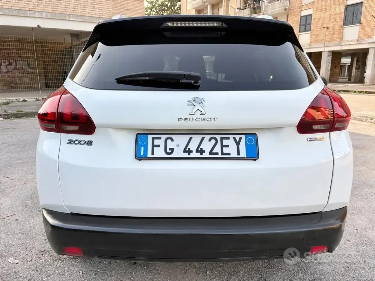 Usata Peugeot 2008 82 CV (60 kW) 2016 Bianco SUV