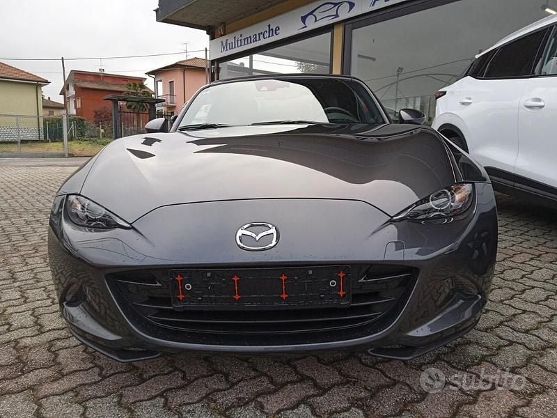 Usata Mazda MX5 Inclusive 160 CV (117 kW) 2017 Grigio Cabrio