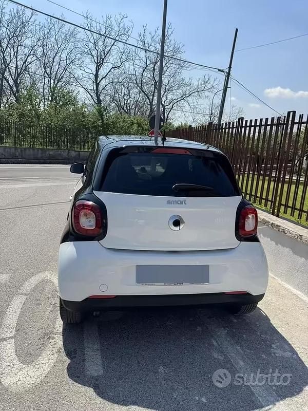 Usata Smart ForFour 71 CV (52 kW) 2016 Bianco Utilitaria