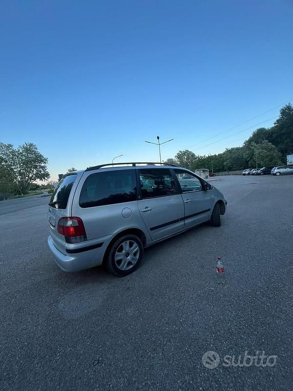 Usata Ford Galaxy 110 CV (80 kW) 2003 Grigio Monovolume