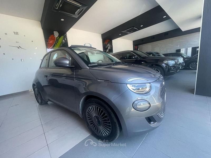 Usata Fiat 500e Icon 42 kW (58 CV) 2022 Gray Cabrio
