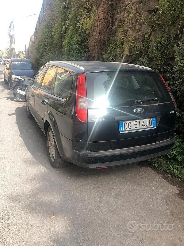 Usata Ford Focus 90 CV (66 kW) 2007 Nero Station wagon