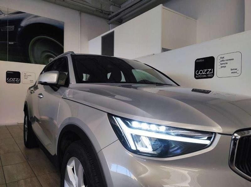 Usata Volvo XC40 Core 129 CV (94 kW) 2022 Argento SUV