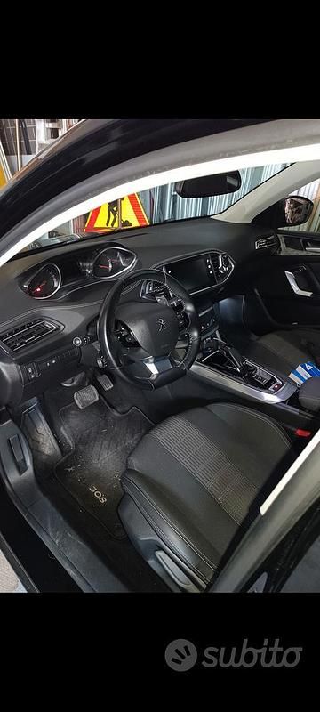 Usata Peugeot 308 SW 131 CV (96 kW) 2018 Nero Station wagon
