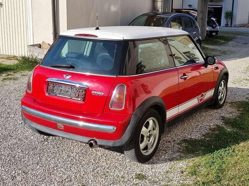 Begagnad Mini Cooper 116 HK (85 kW) 2002 Röd Halvkombi
