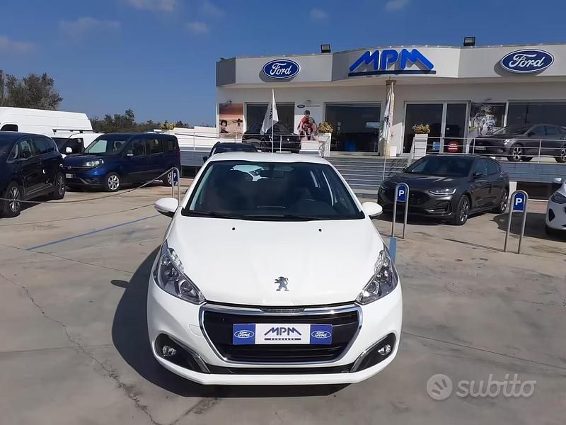 Usata Peugeot 208 Active 100 CV (73 kW) 2019 Bianco Utilitaria