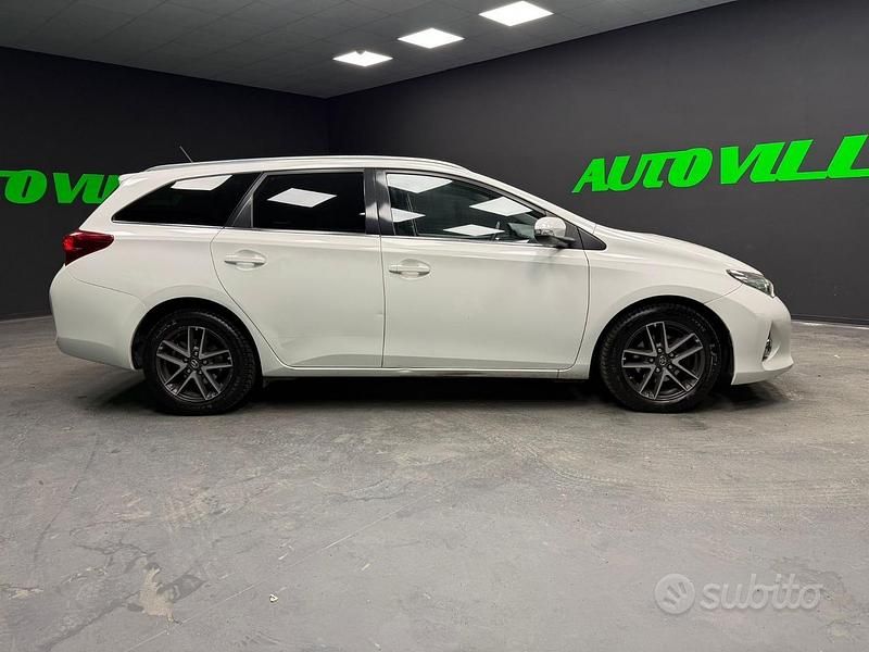 Usata Toyota Auris 90 CV (66 kW) 2014 Bianco Station wagon