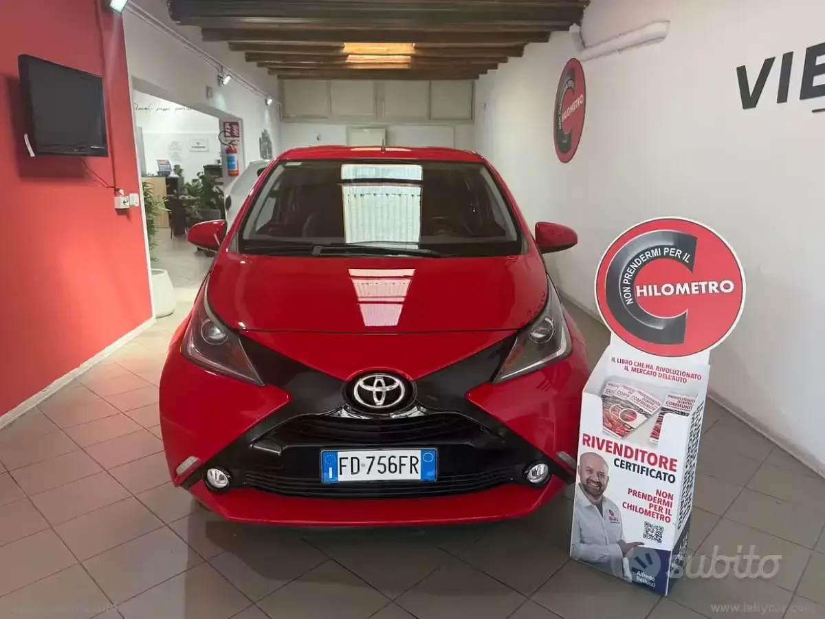 Usata Toyota Aygo X-play 69 CV (50 kW) 2017 Utilitaria