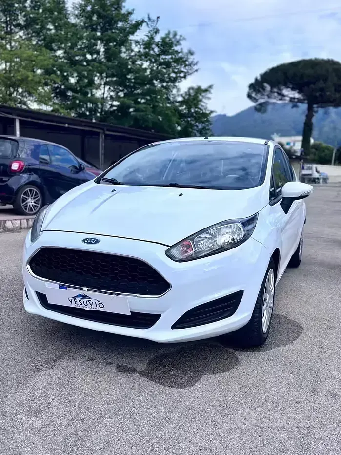 Usata Ford Fiesta 60 CV (44 kW) 2016 Bianco Utilitaria