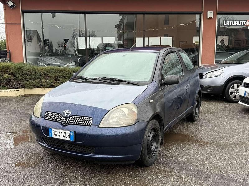 Blu/azzurro Usata 2001 Toyota Yaris Sol Tre volumi | 1590 € (Buon prezzo) - Immagine 1/4