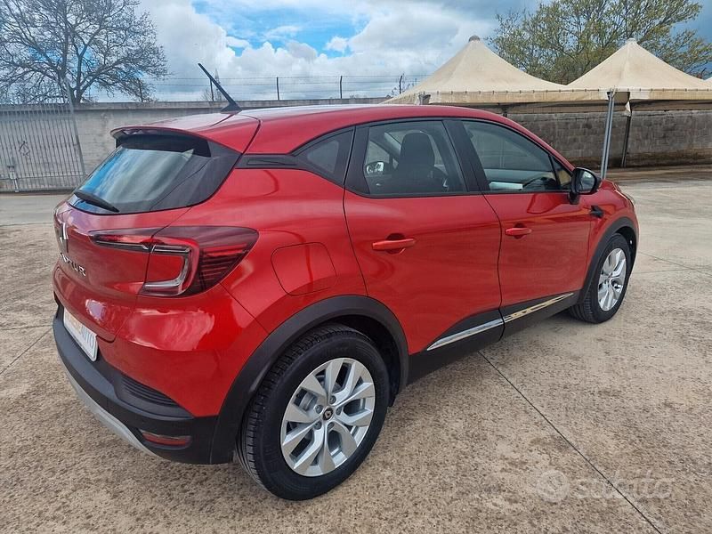 Usata Renault Captur 116 CV (85 kW) 2020 Rosso SUV