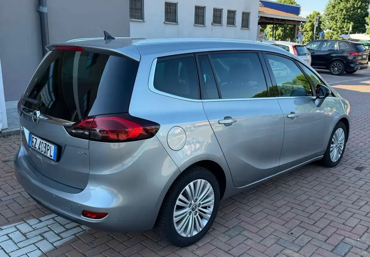 Usata Opel Zafira Tourer Cosmo 120 CV (88 kW) 2015 Grigio Monovolume