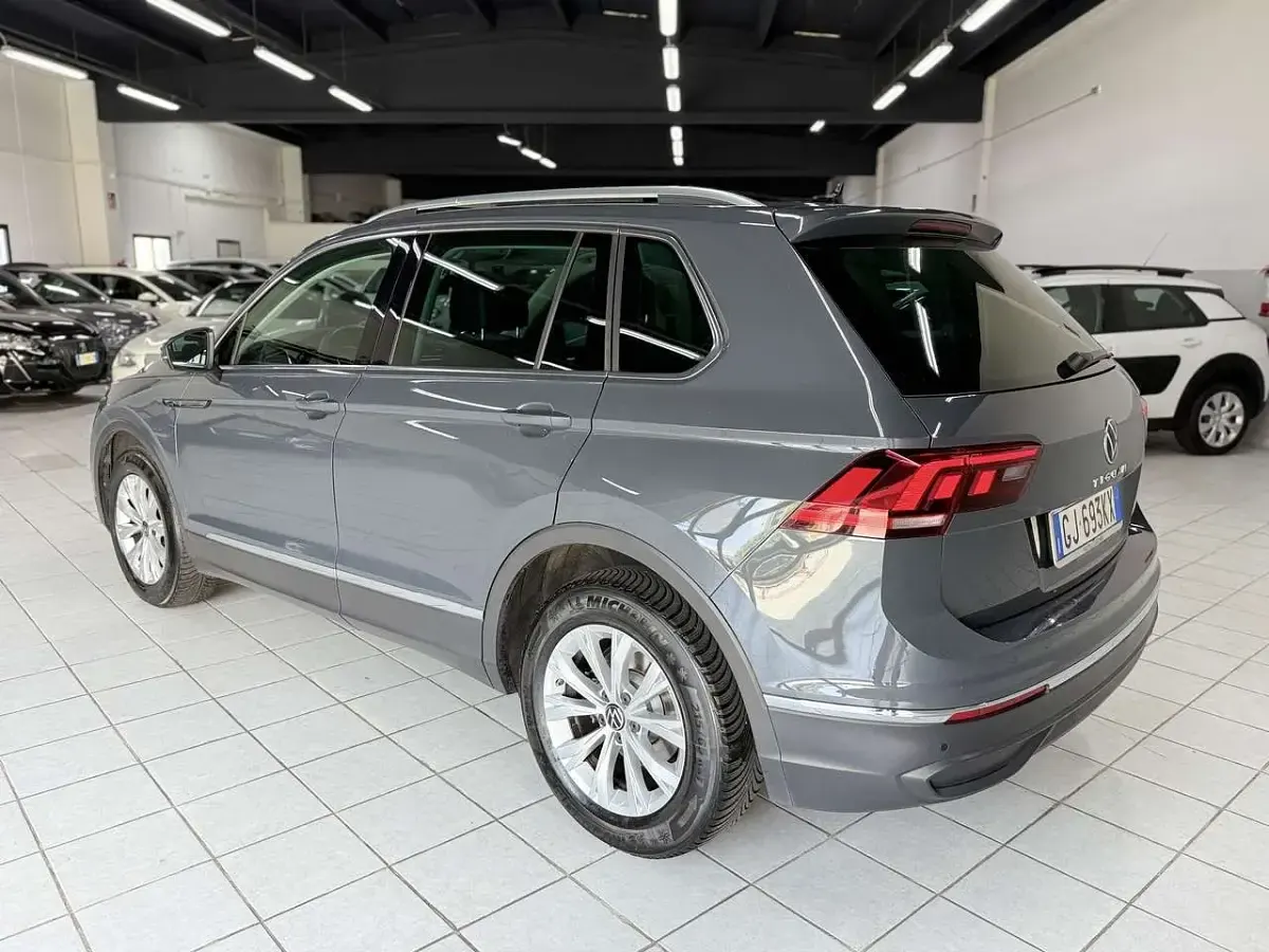 Usata VW Tiguan R-line 177 CV (130 kW) 2022 Grigio SUV